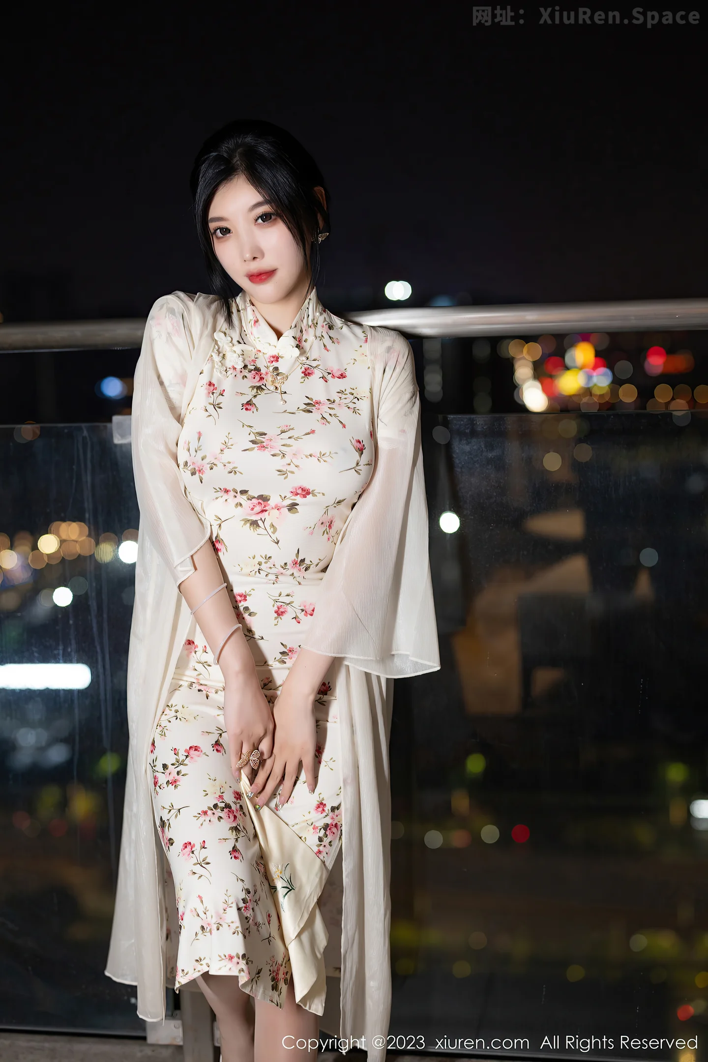 图片[6]-[XiuRen秀人网]VOL.7363 女神杨晨晨Yome性感米色长旗袍配开档肉丝秀丰腴身材诱惑写真86P-秀人网官方网站